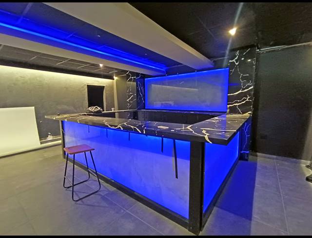 890M² BUILDING FOR SALE IN MELVILLE